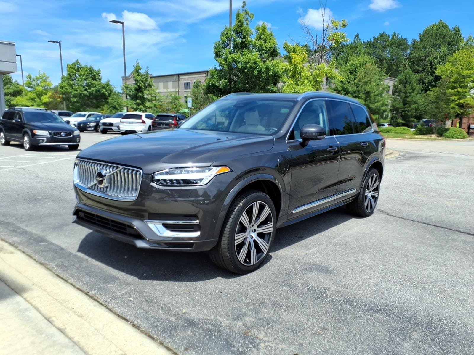 Certified 2024 Volvo XC90 T8 Plus w/ Protection Package Premier AWD/4WD image 9
