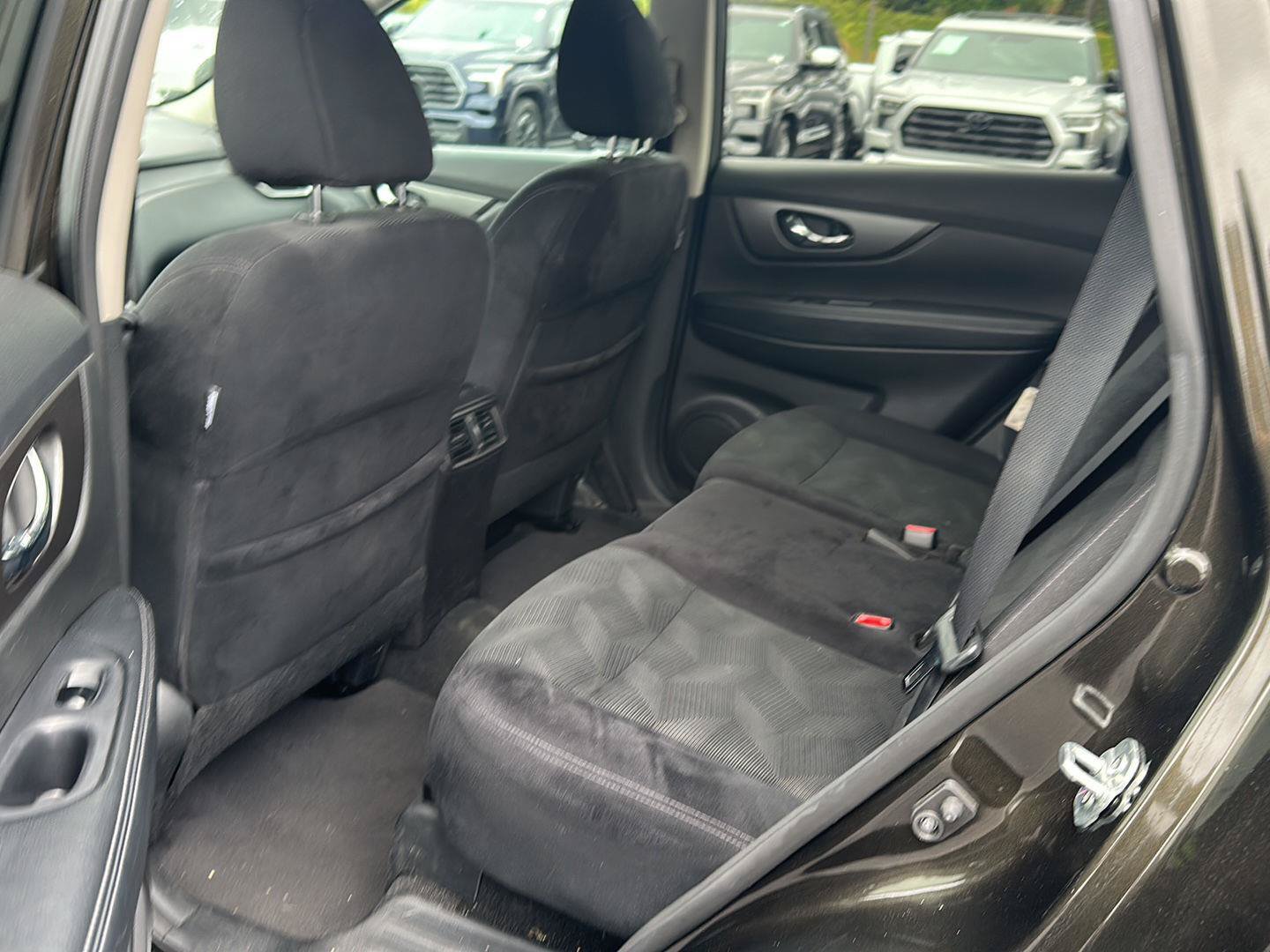 Used 2015 Nissan Rogue SV AWD/4WD image 7