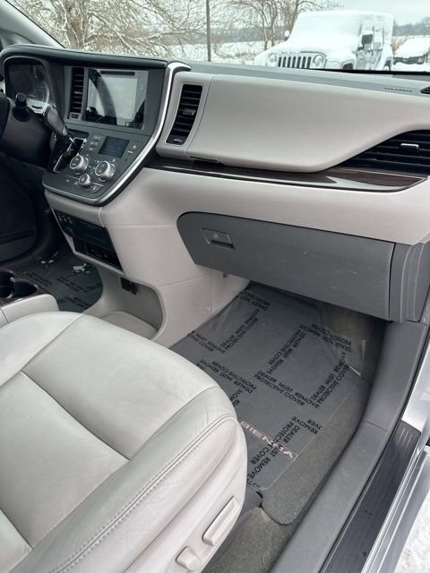 Used 2015 Toyota Sienna AWD image 29