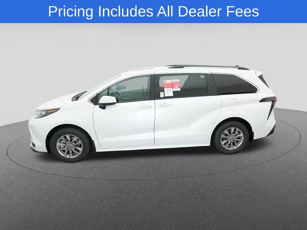 New 2026 Toyota Sienna XLE FWD image 3
