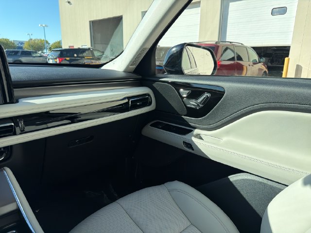 New 2027 Lincoln Aviator AWD image 21