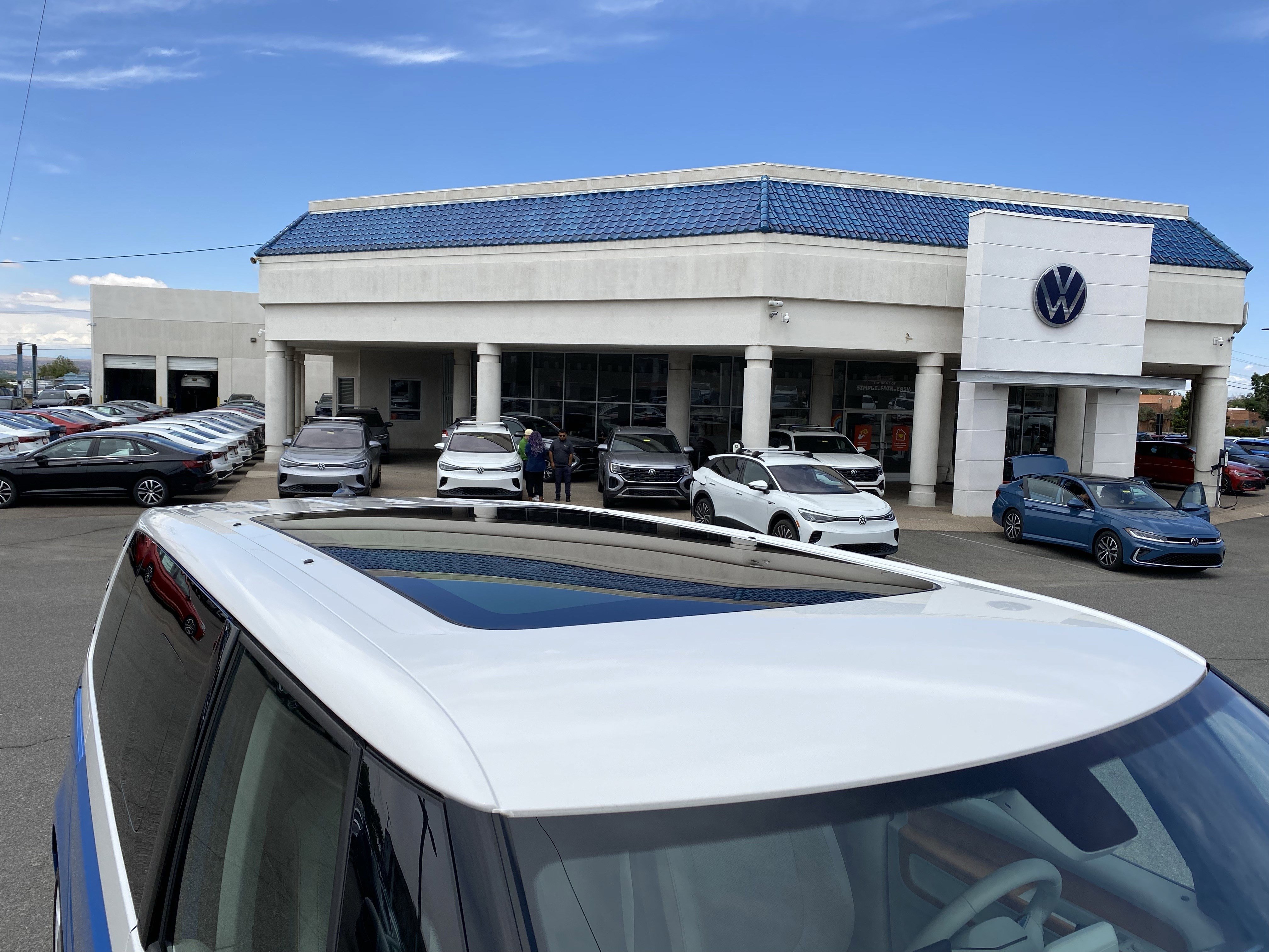 Used 2025 Volkswagen ID. Buzz 1st Edition AWD/4WD image 17