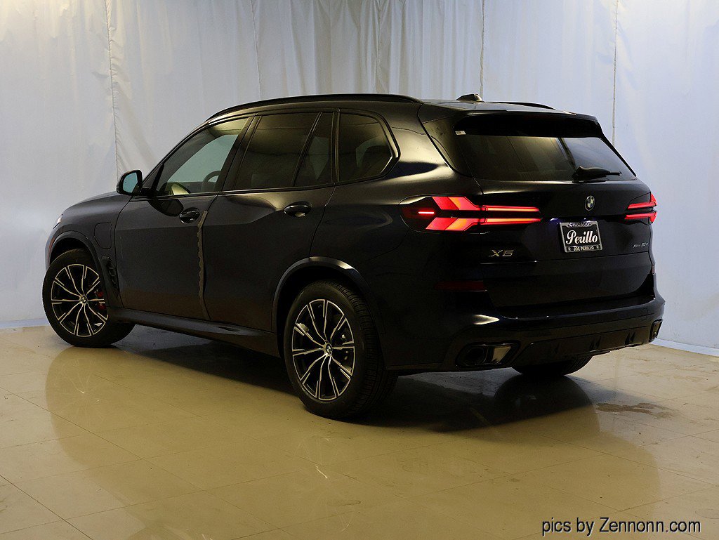 Used 2026 BMW X5 xDrive50e w/ M Sport Package image 9