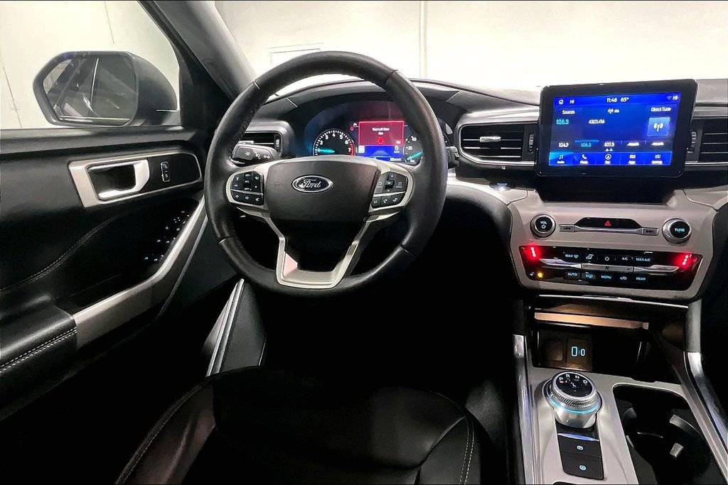 Used 2023 Ford Explorer XLT w/ Equipment Group 202A image 7