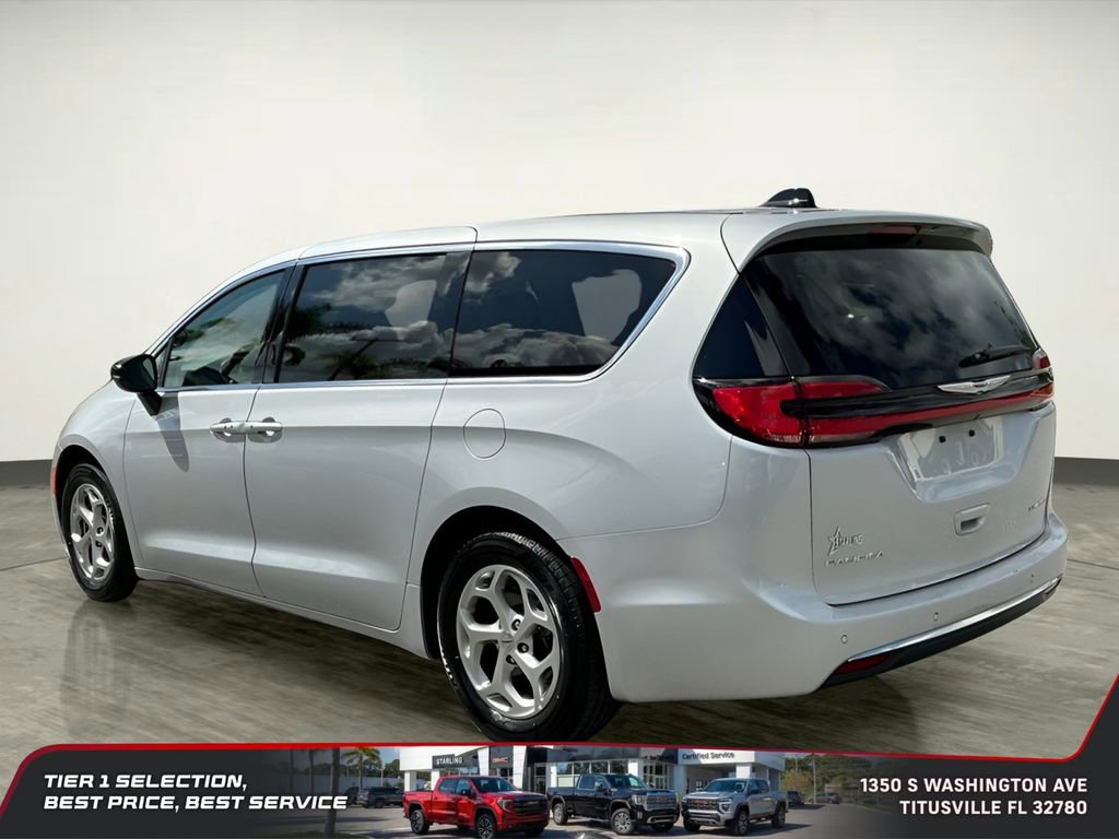 Used 2024 Chrysler Pacifica Limited image 3