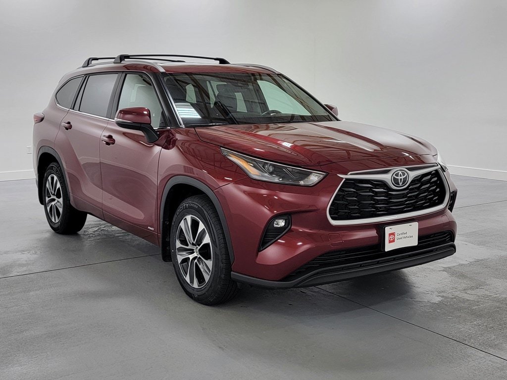 Certified 2026 Toyota Highlander XLE AWD/4WD image 2