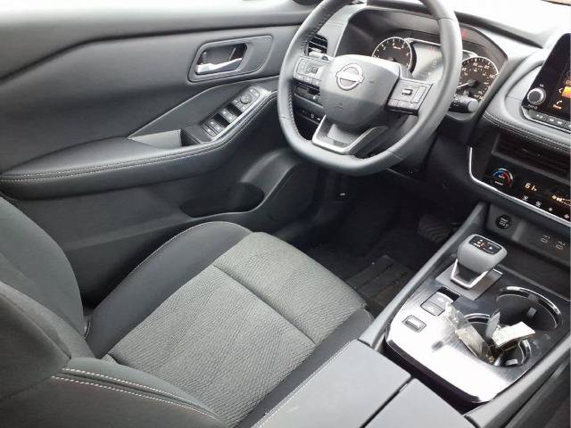 Certified 2026 Nissan Rogue SV FWD image 10