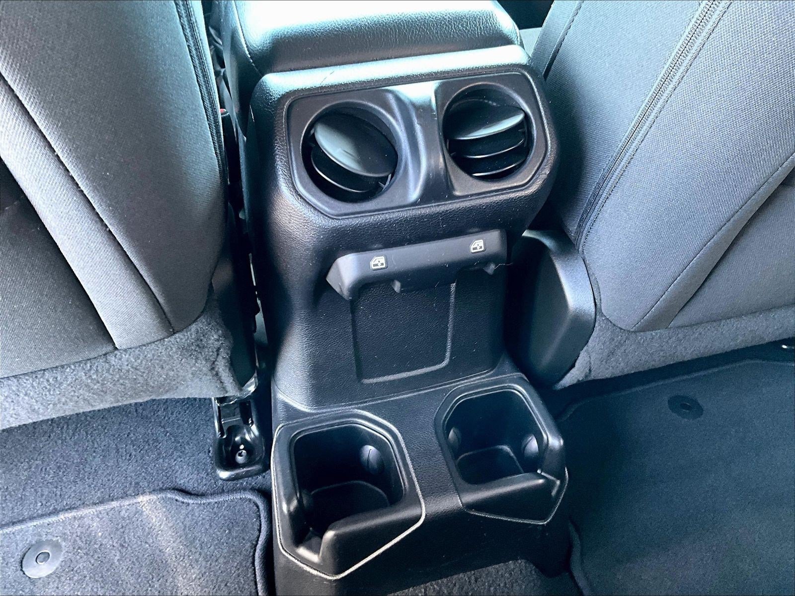Used 2018 Jeep Wrangler Unlimited Sport S AWD/4WD image 10