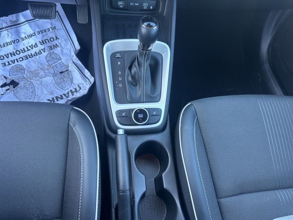 Used 2025 Hyundai Venue Limited image 17