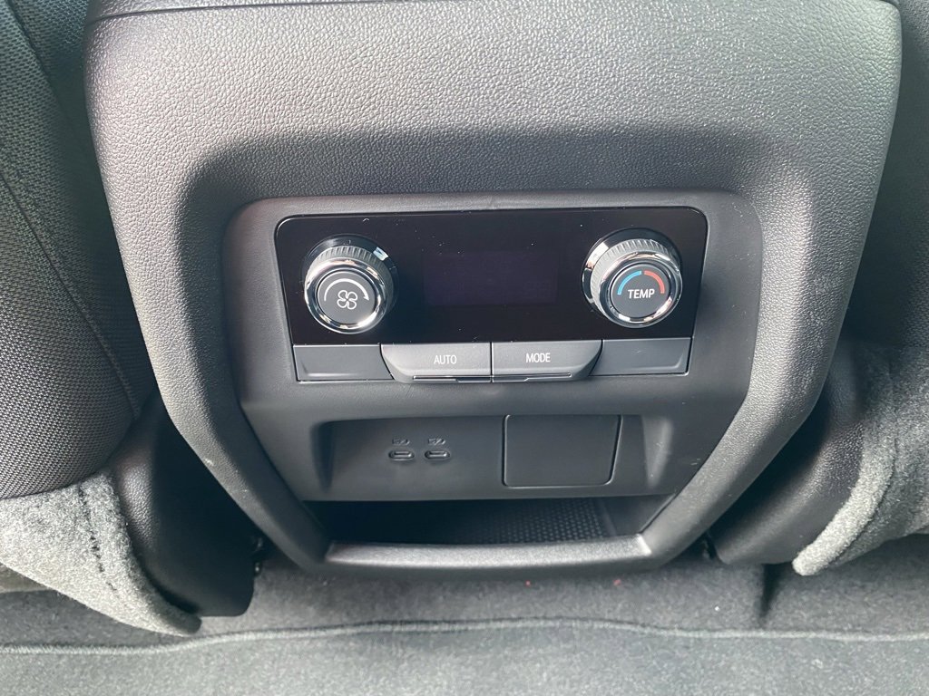 New 2025 Chevrolet Traverse LT image 25