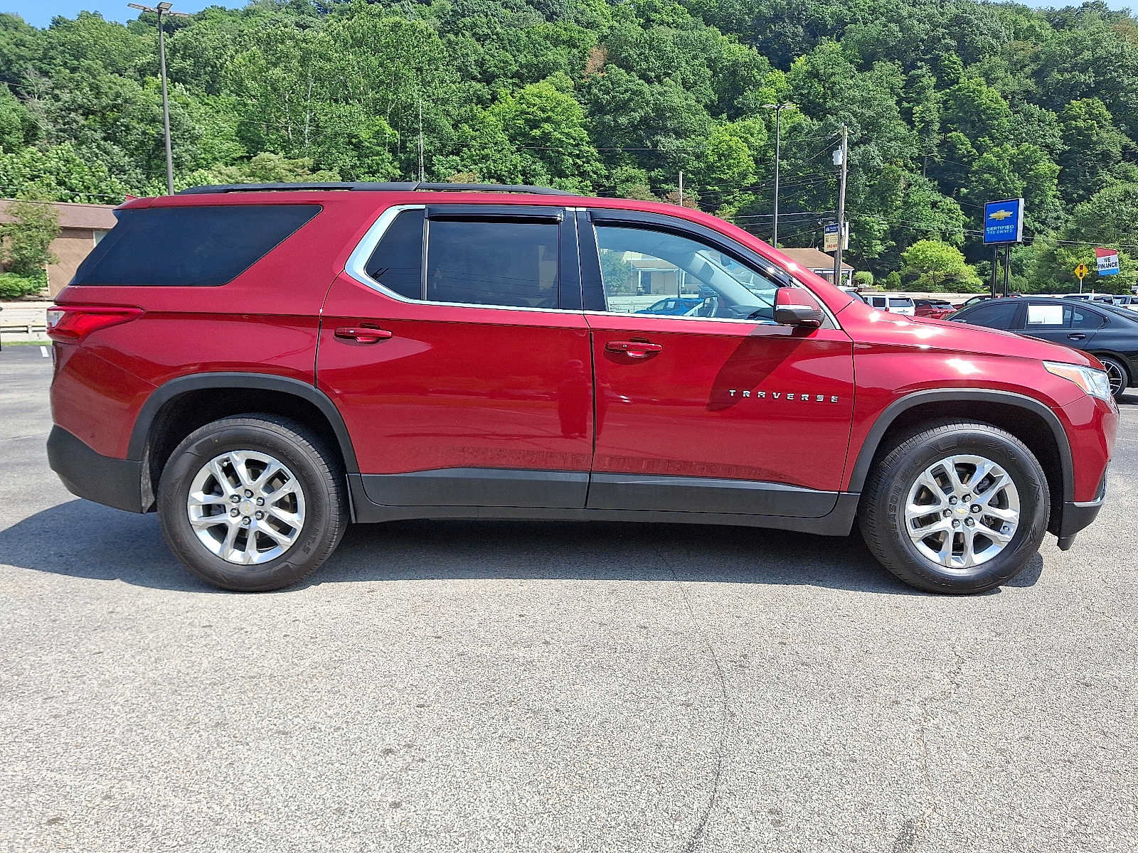 Used 2021 Chevrolet Traverse LT FWD image 7