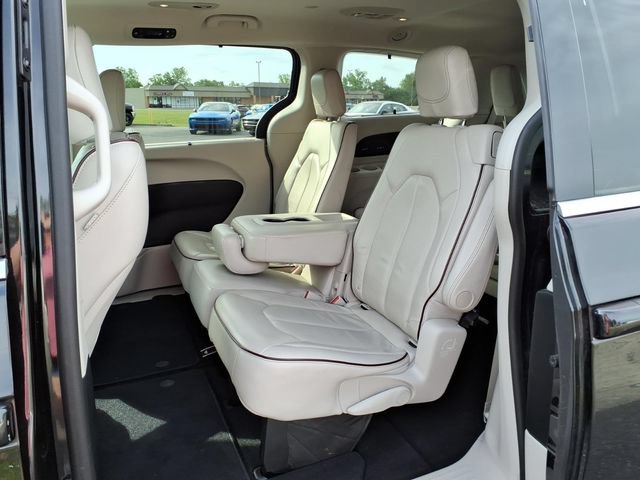 Used 2019 Chrysler Pacifica Limited FWD image 29