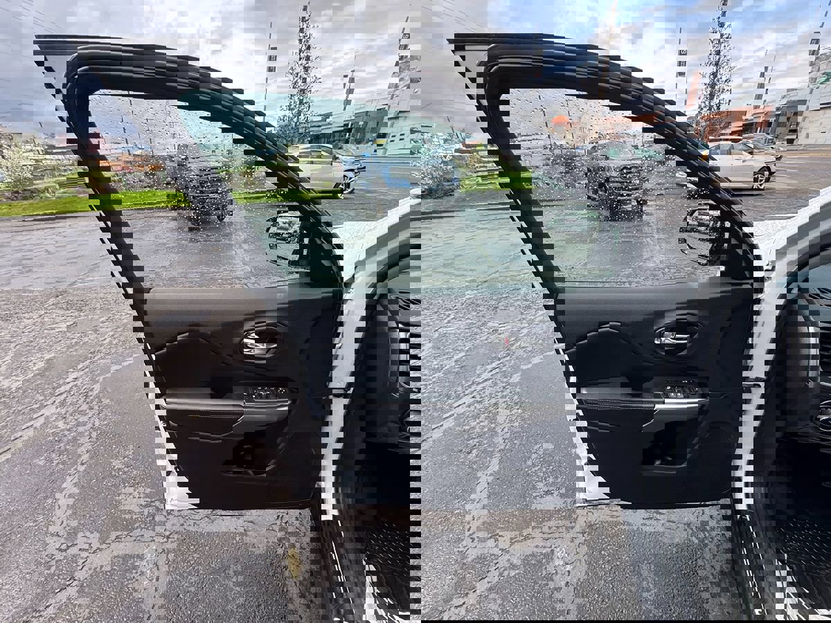 Used 2020 Jeep Cherokee Latitude w/ Cold Weather Group image 24