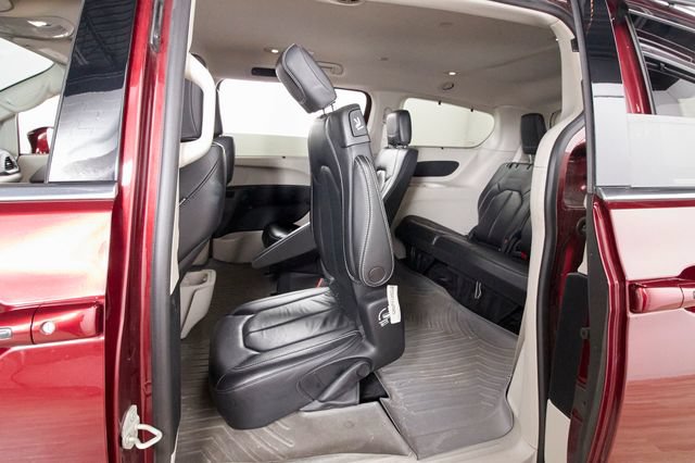 Used 2022 Chrysler Pacifica Touring-L AWD/4WD image 23