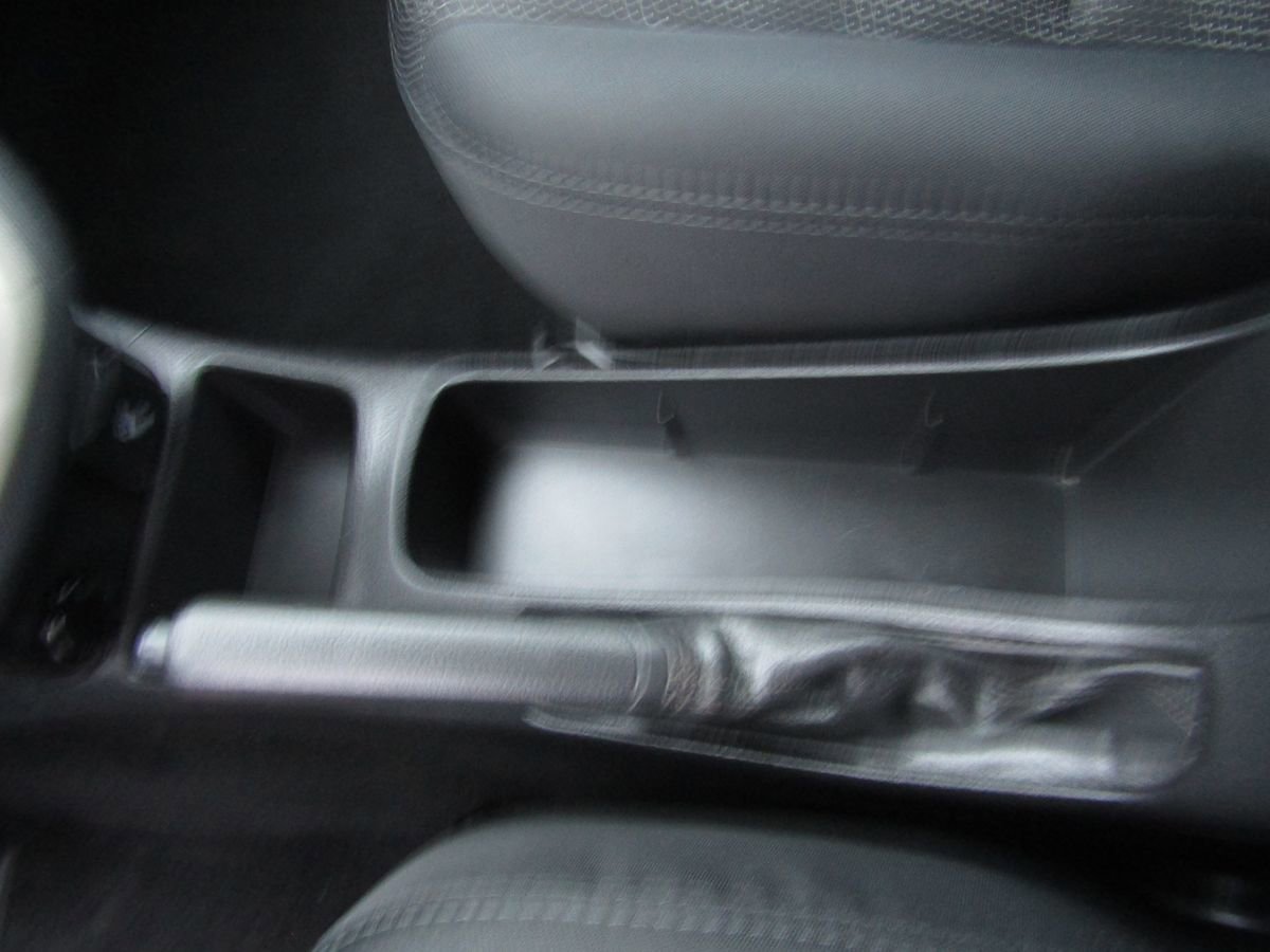 Used 2009 Pontiac Vibe w/ Sun And Sound Package image 15
