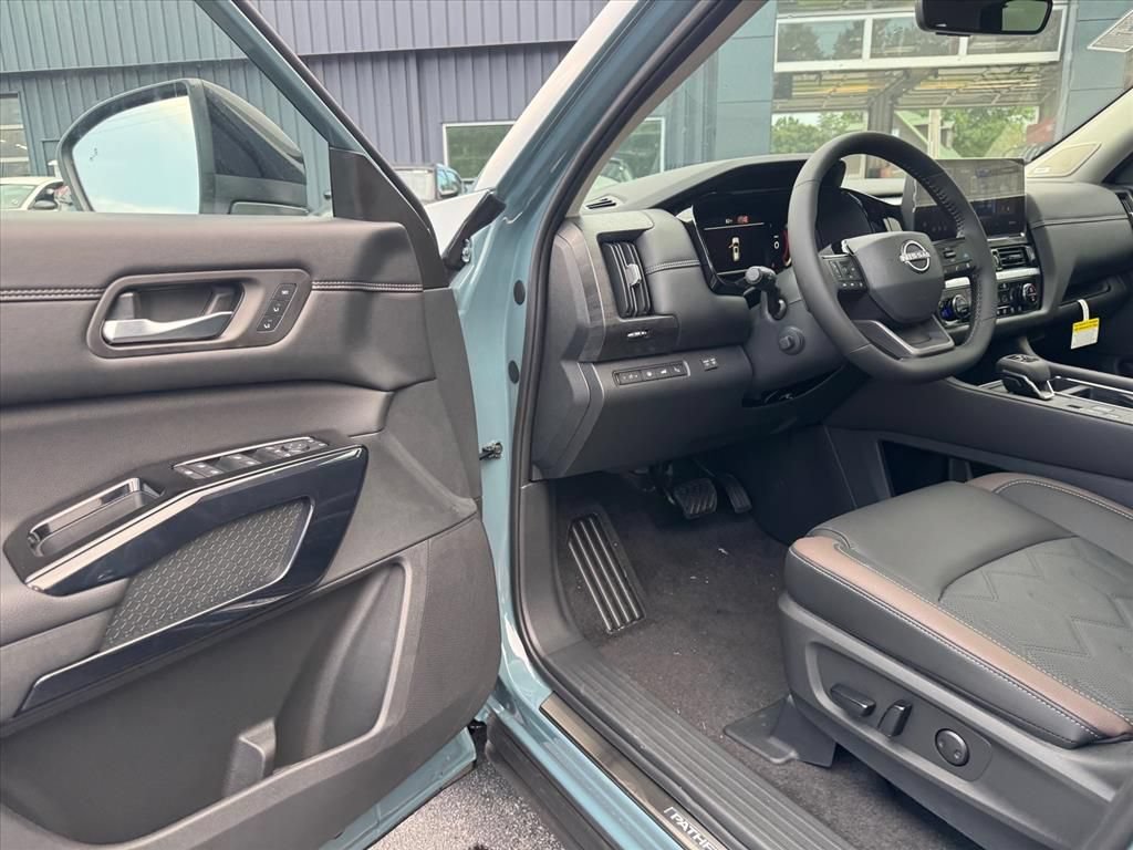 New 2026 Nissan Pathfinder Platinum w/ Lighting Package AWD/4WD image 16