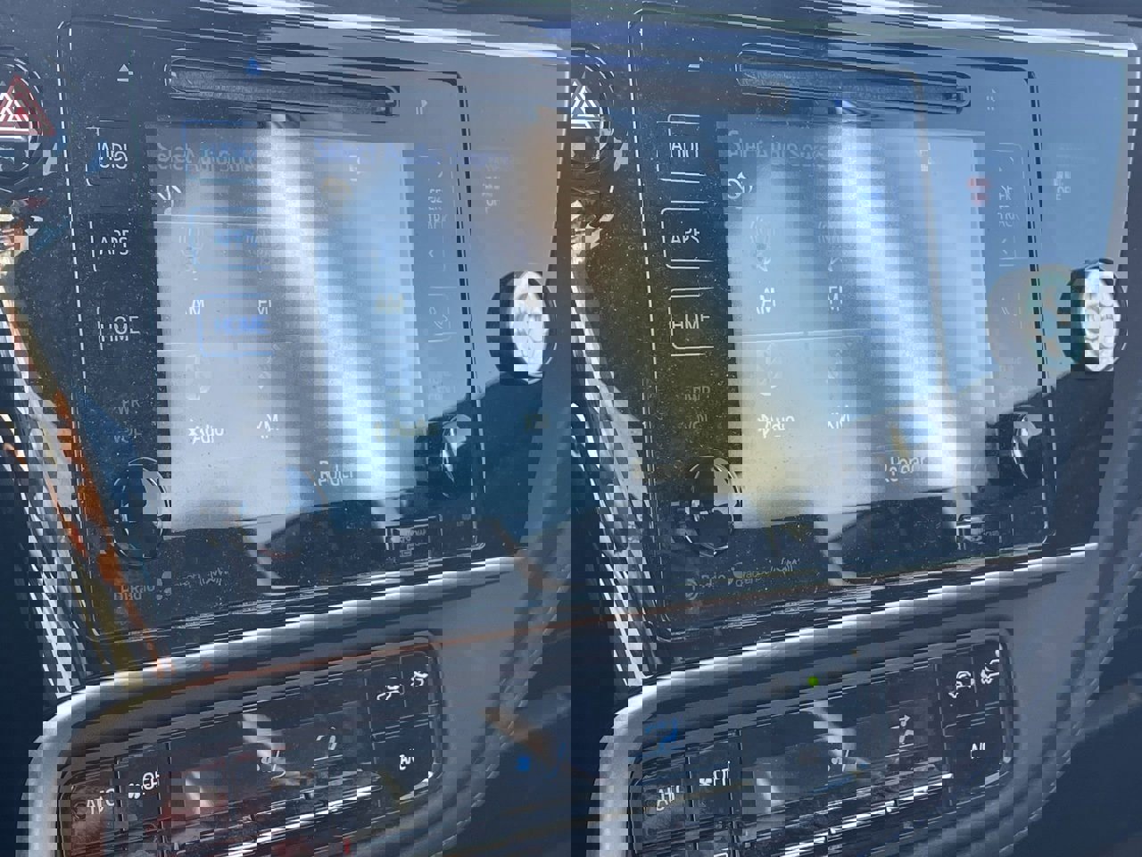 Used 2018 Toyota Corolla XSE image 7