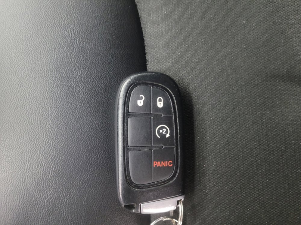 Used 2019 Jeep Cherokee Latitude Plus w/ Cold Weather Group AWD/4WD image 32