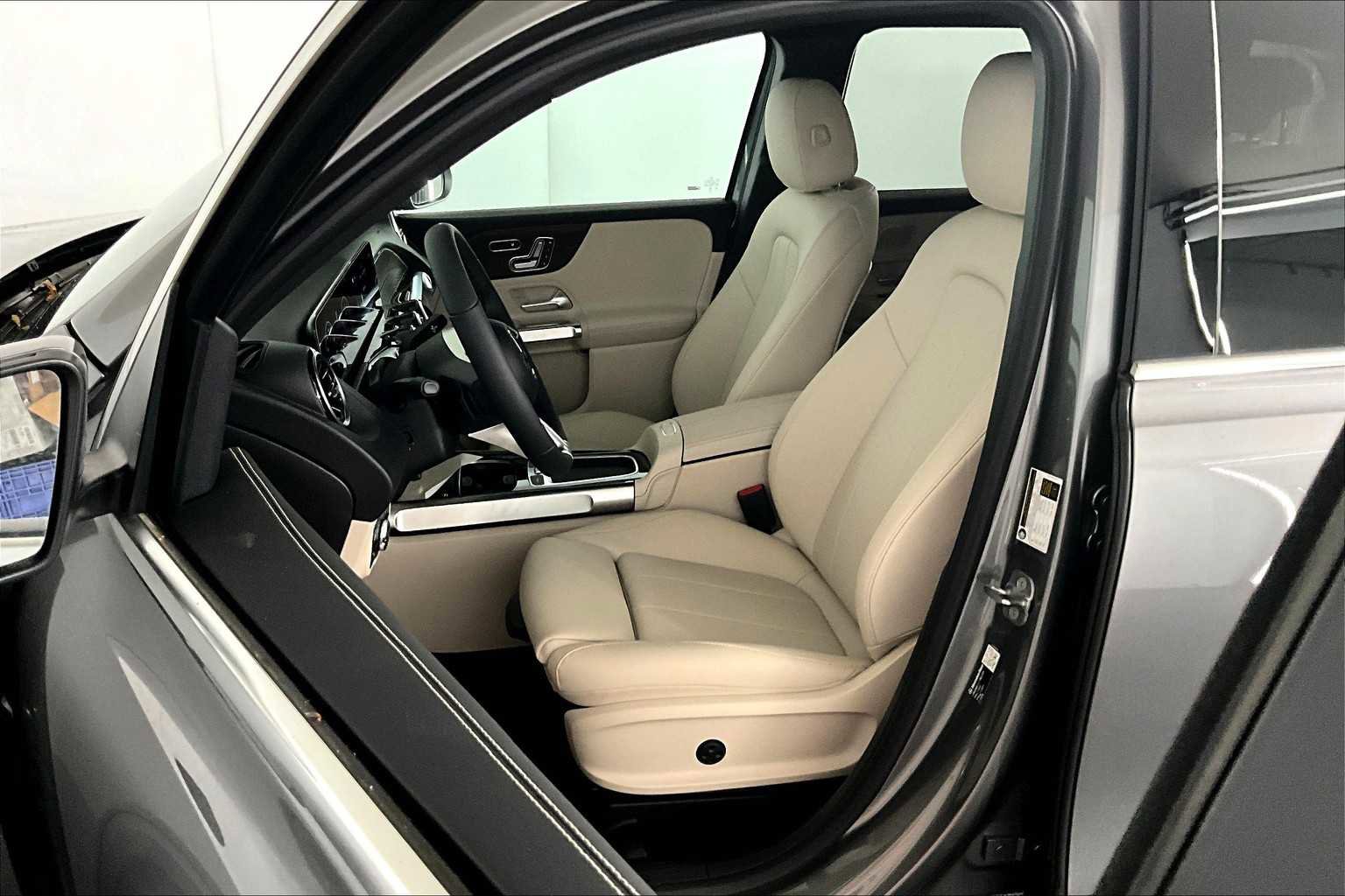 New 2026 Mercedes-Benz GLB 250 4MATIC image 14