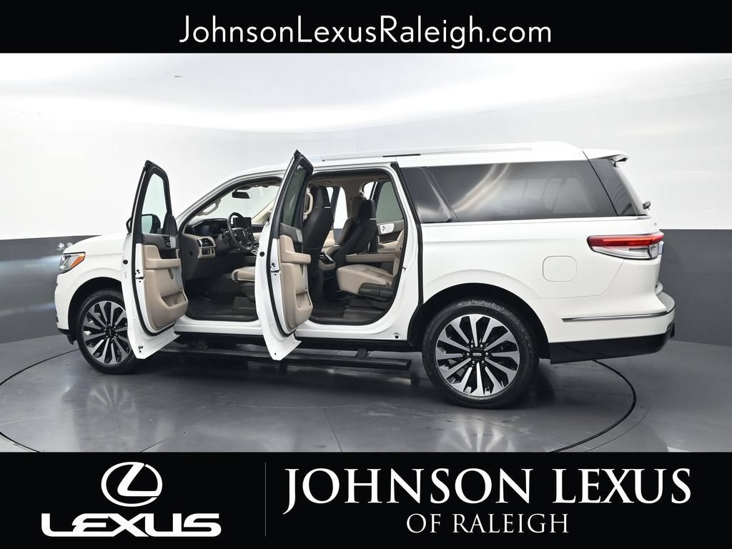 Used 2023 Lincoln Navigator L Reserve AWD/4WD image 40