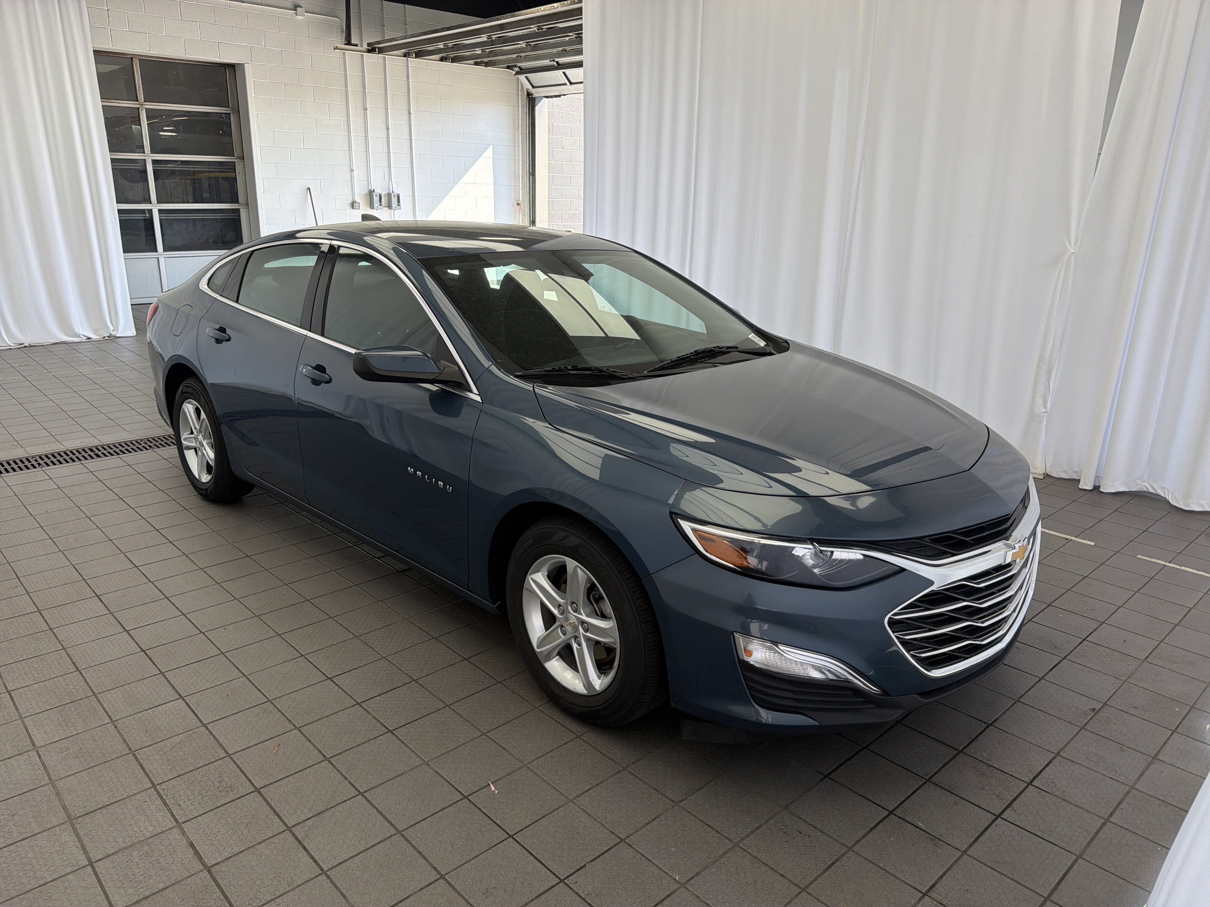 Used 2024 Chevrolet Malibu LS FWD image 3