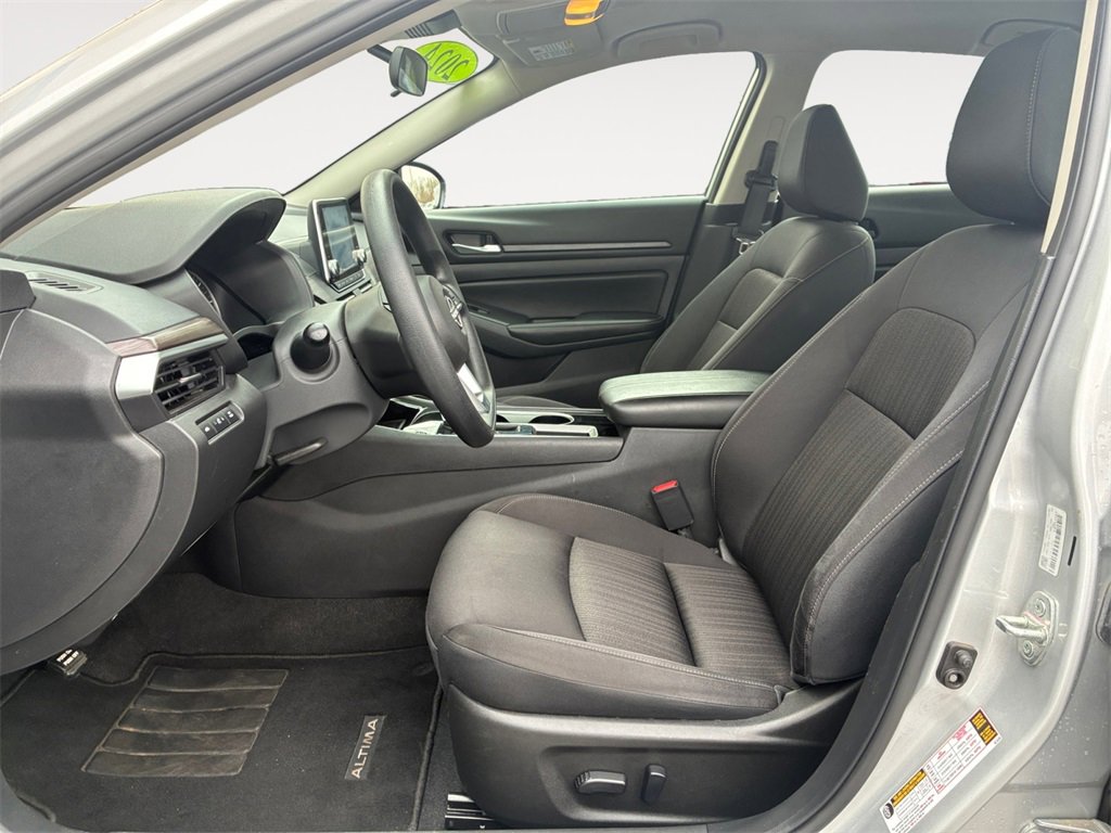 Used 2024 Nissan Altima 2.5 SV image 9