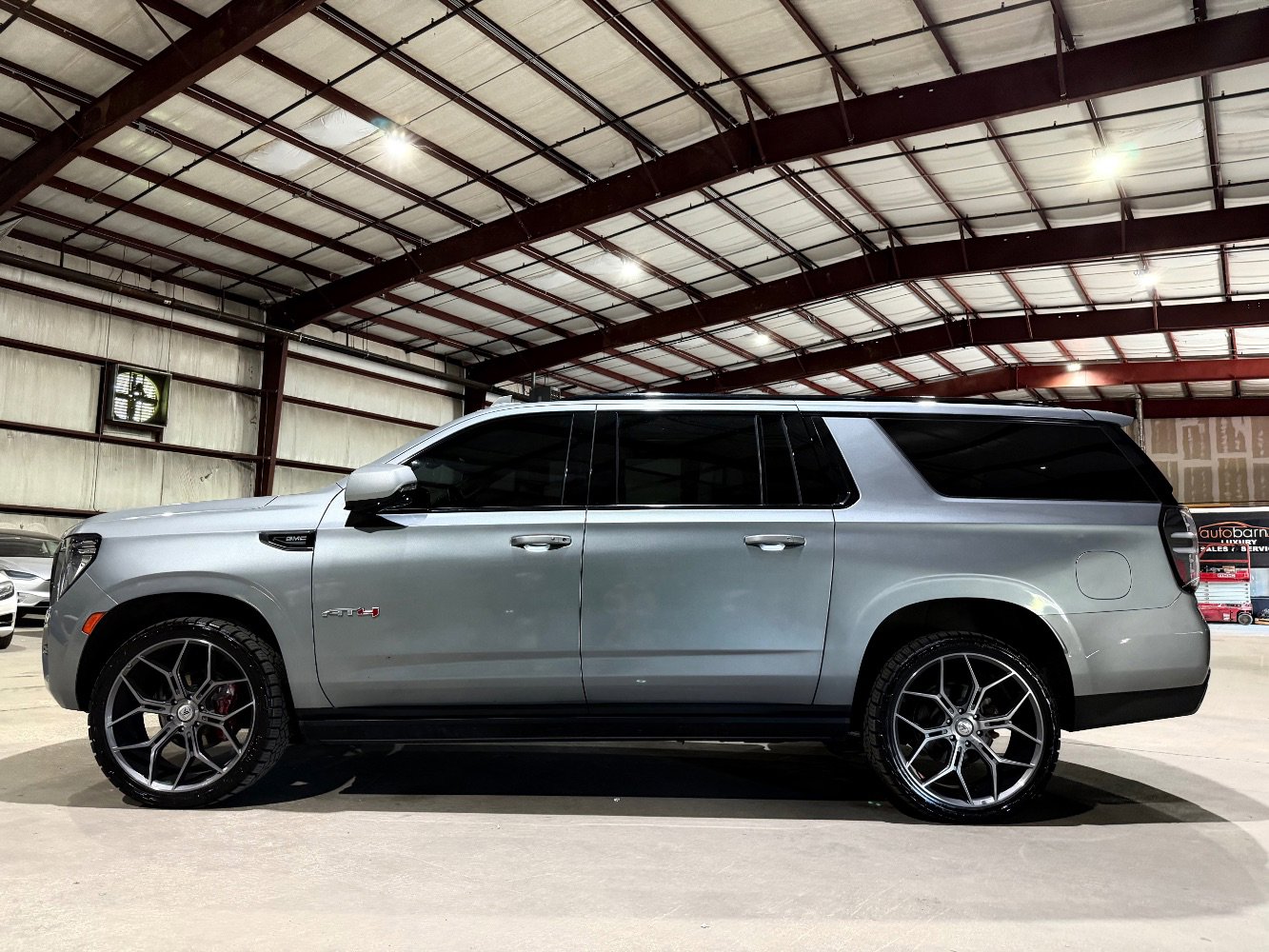 Used 2023 GMC Yukon XL AT4 w/ AT4 Premium Package AWD/4WD image 8