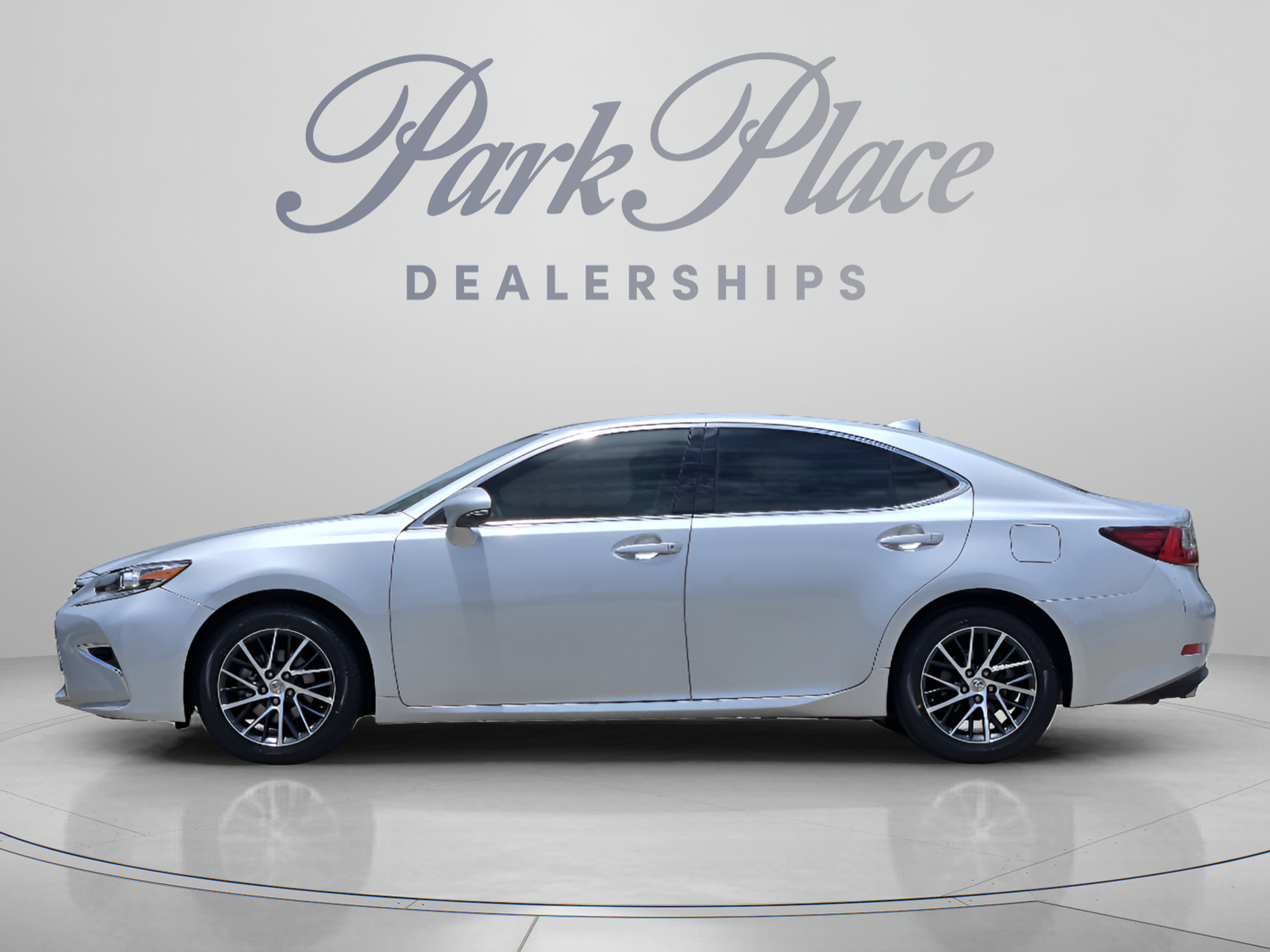 Used 2017 Lexus ES 350 w/ Luxury Package FWD image 2