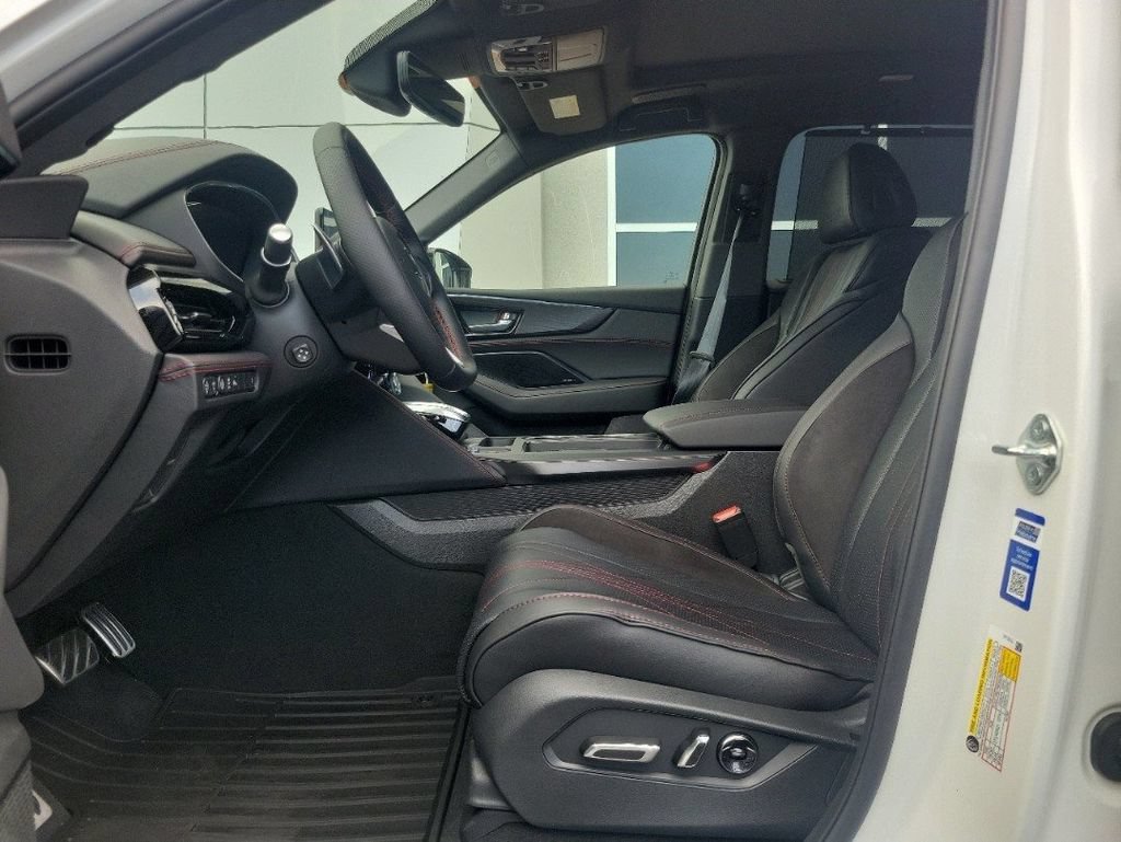 Certified 2026 Acura MDX w/ Technology Package FWD image 17