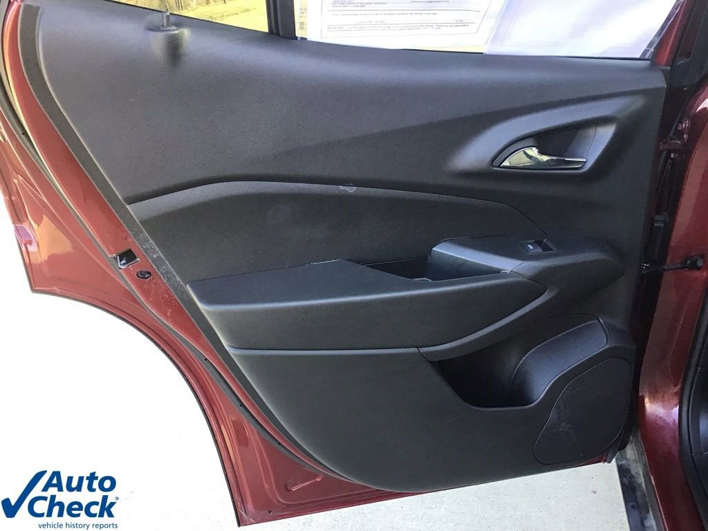 Used 2025 Chevrolet Trax LT w/ LT Convenience Package image 10