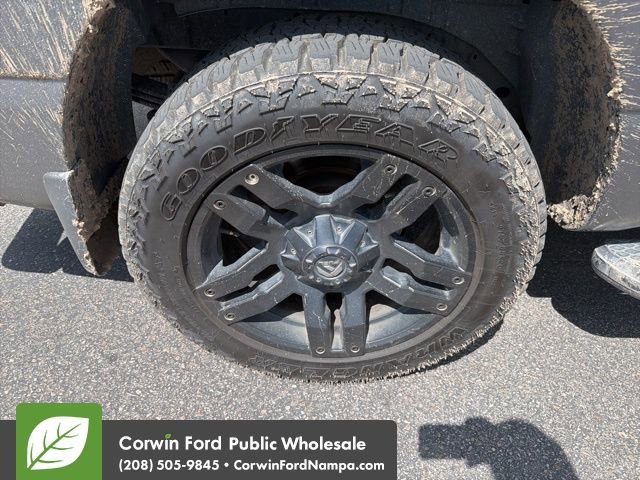 Used 2018 Nissan Titan SV w/ SV Convenience Package AWD/4WD image 5