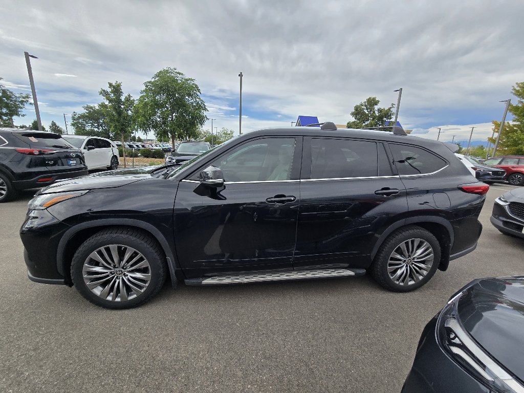 Used 2021 Toyota Highlander Platinum AWD/4WD image 2
