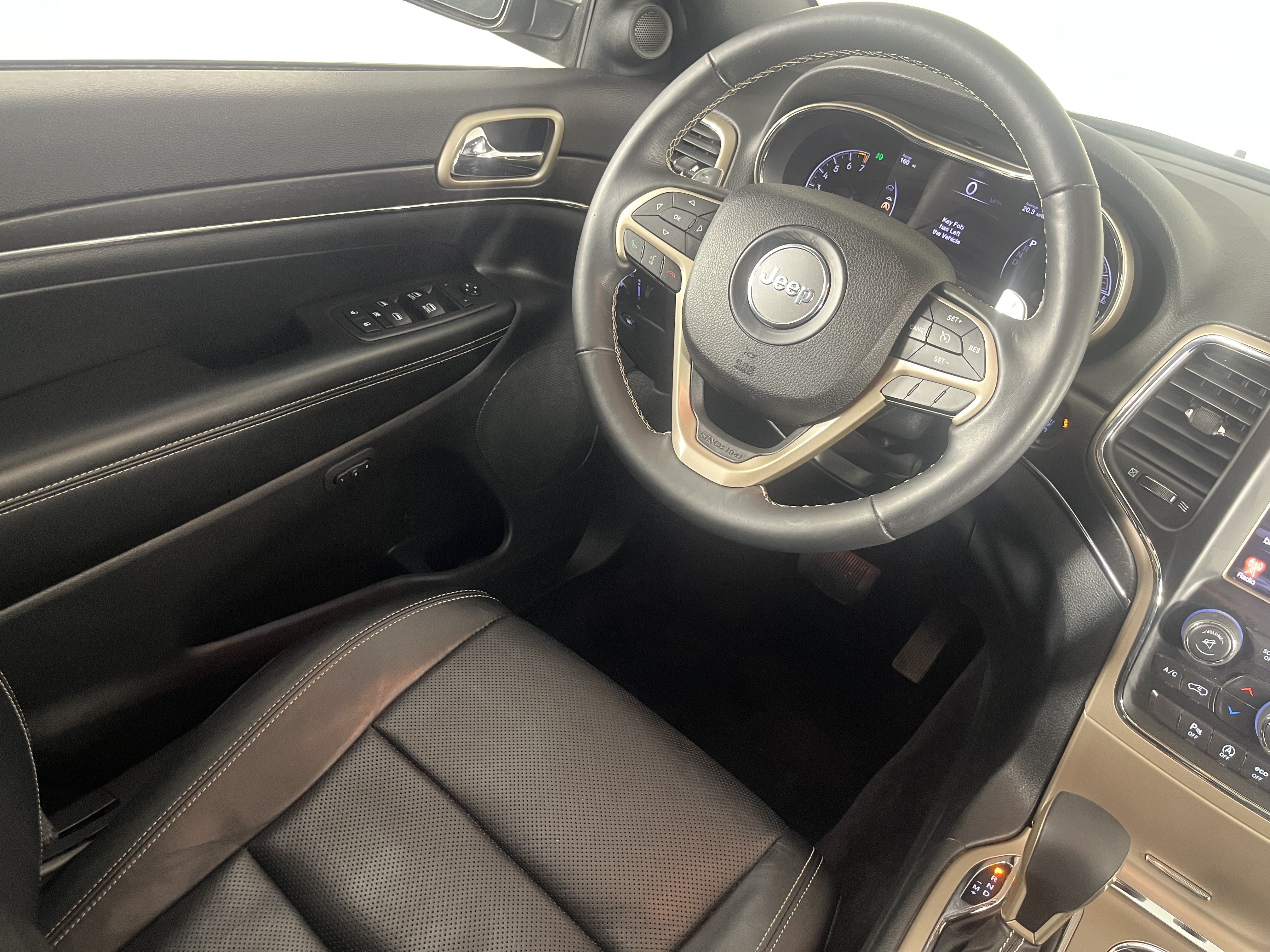 Used 2016 Jeep Grand Cherokee Limited w/ Luxury Group II AWD/4WD image 9