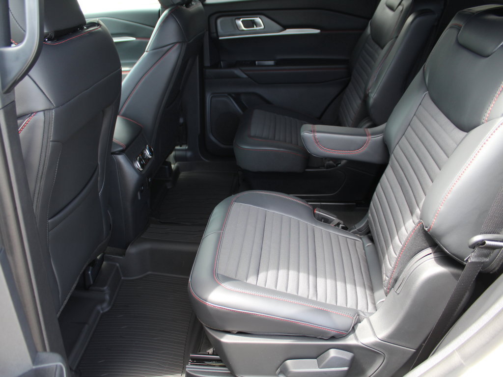 New 2026 Ford Explorer ST-Line w/ ST-Line Street Pack RWD image 12