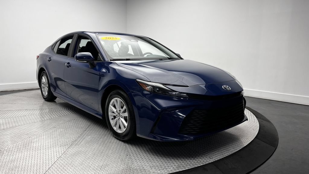 Used 2025 Toyota Camry LE FWD image 41