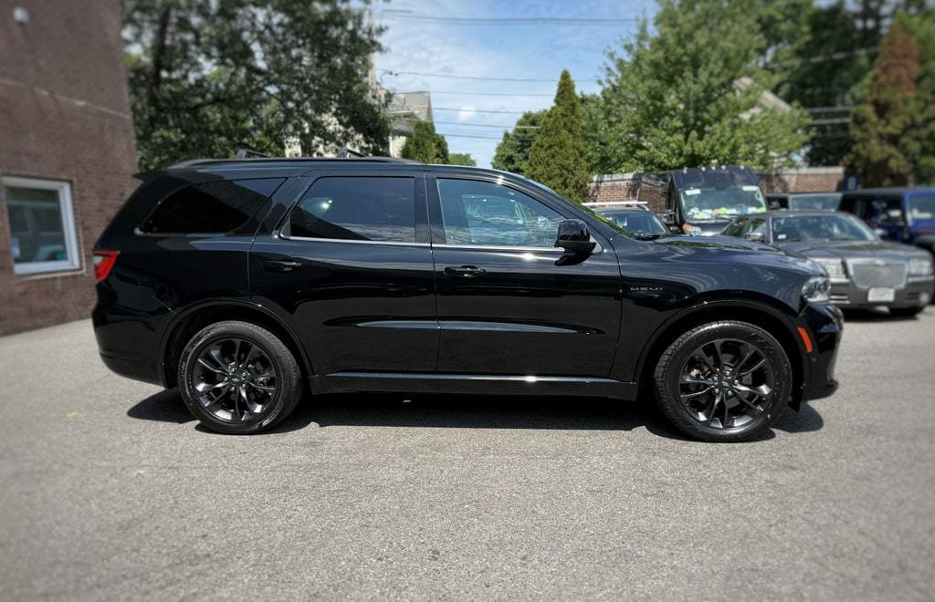 Used 2023 Dodge Durango R/T w/ Blacktop Package AWD/4WD image 4