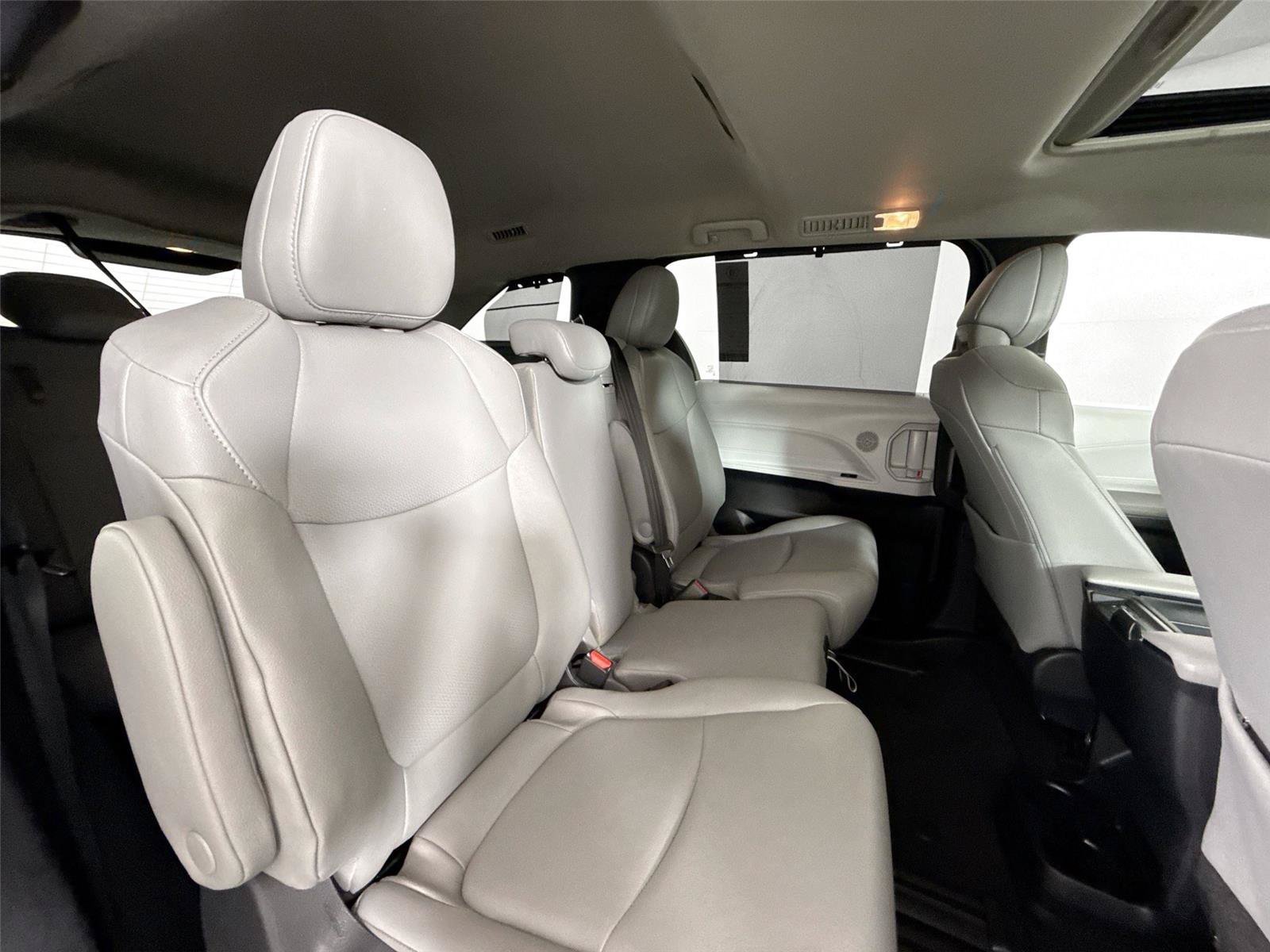 Certified 2026 Toyota Sienna XLE FWD image 41