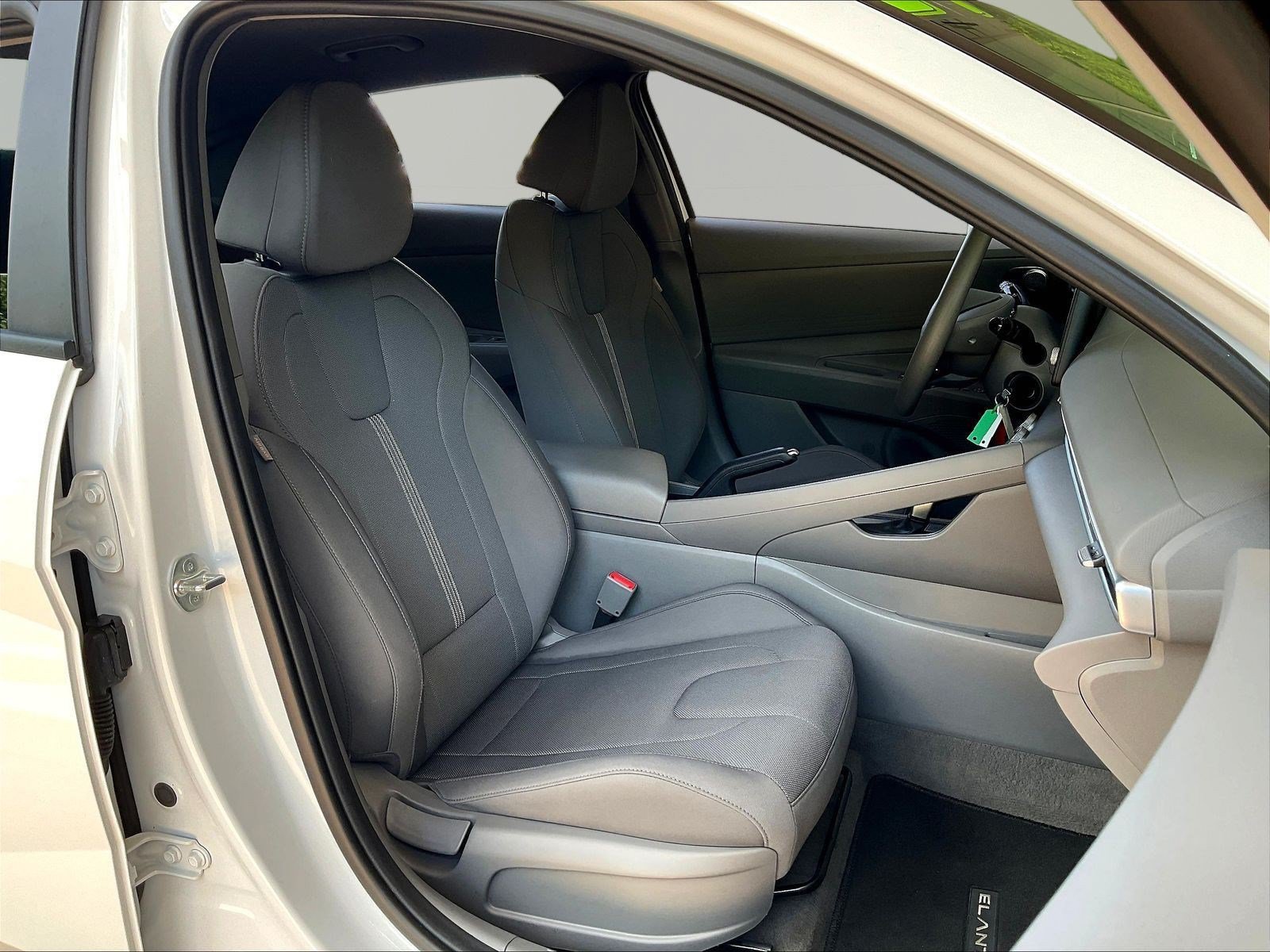 Used 2024 Hyundai Elantra SE FWD image 28