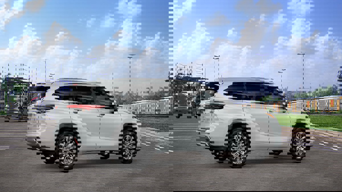 New 2026 Toyota Highlander Platinum image 11