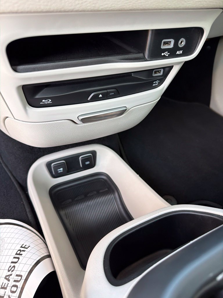 Used 2018 Chrysler Pacifica Limited FWD image 20
