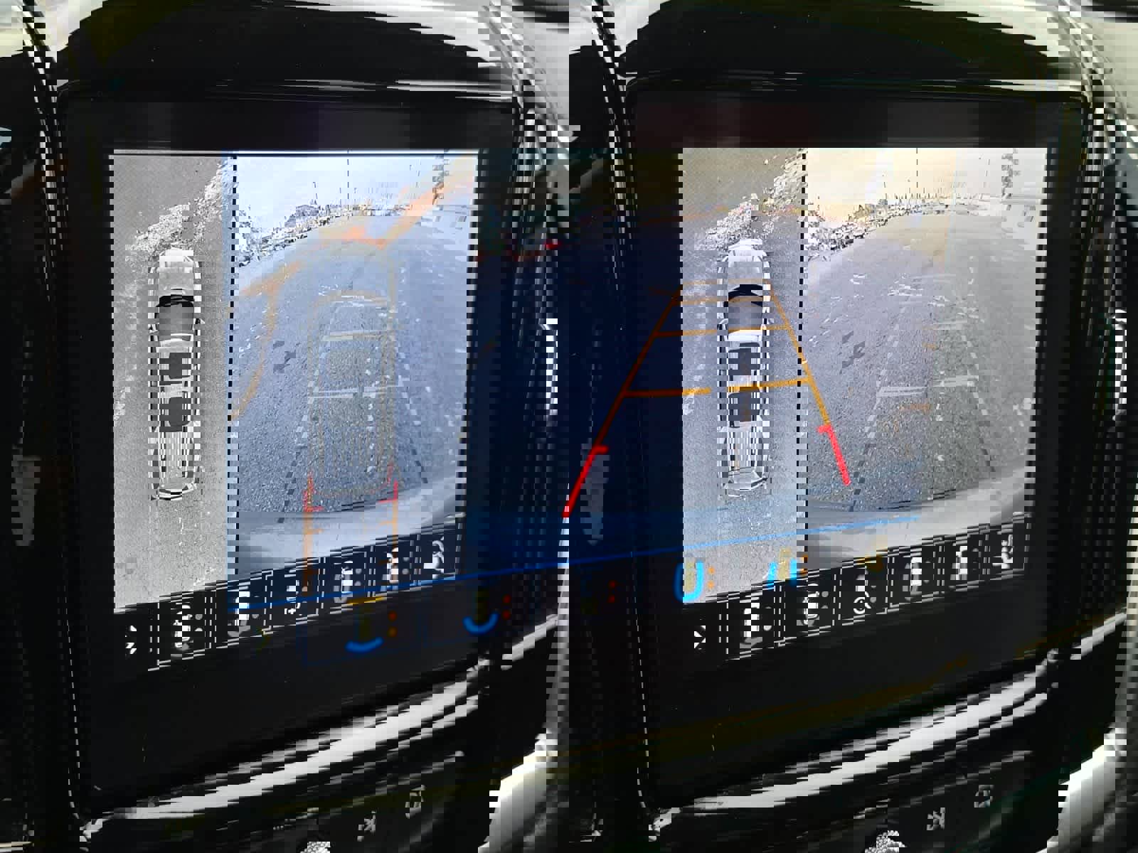 Used 2021 Chevrolet Traverse RS image 21