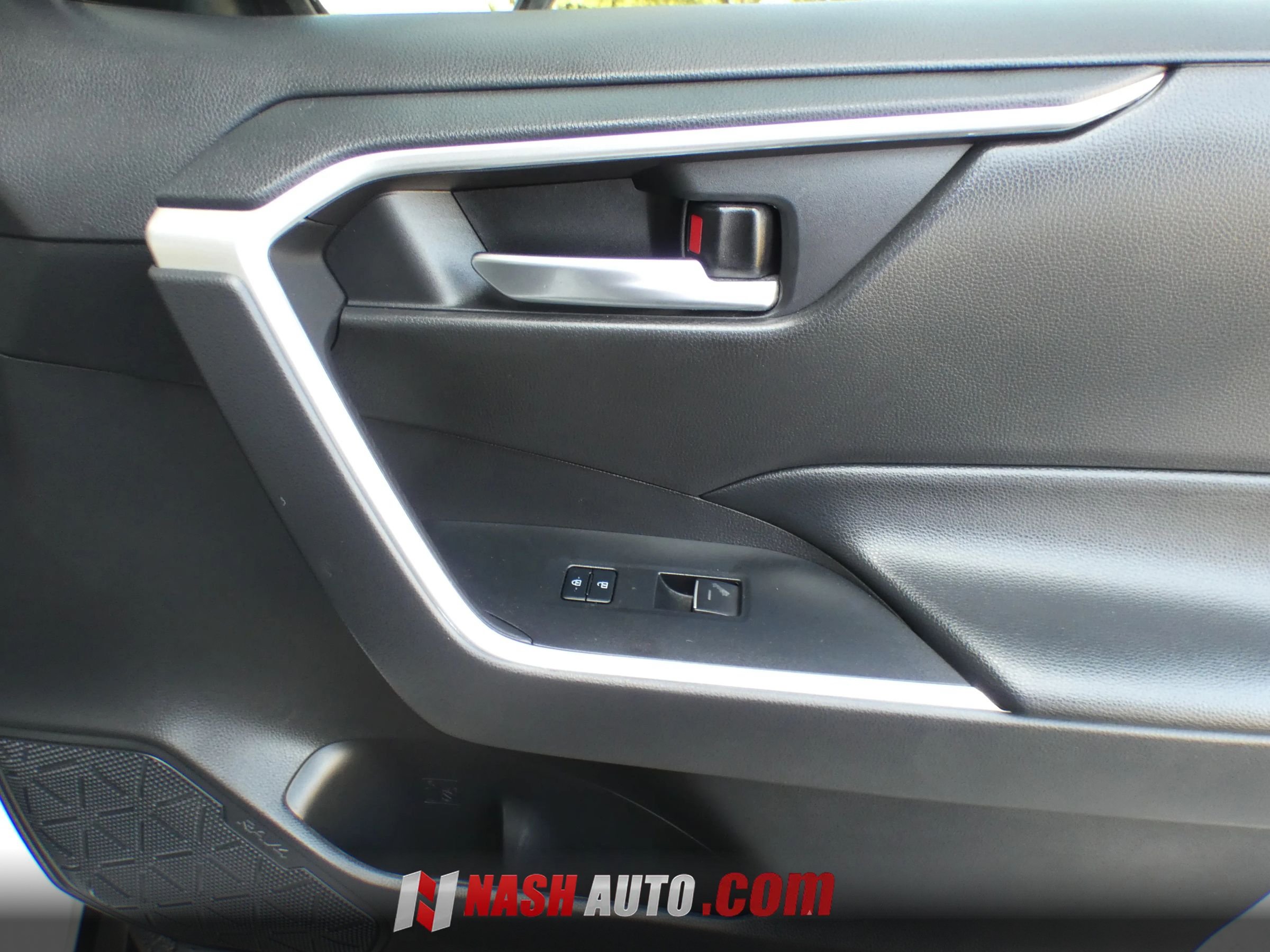 Used 2023 Toyota RAV4 AWD Hybrid image 38