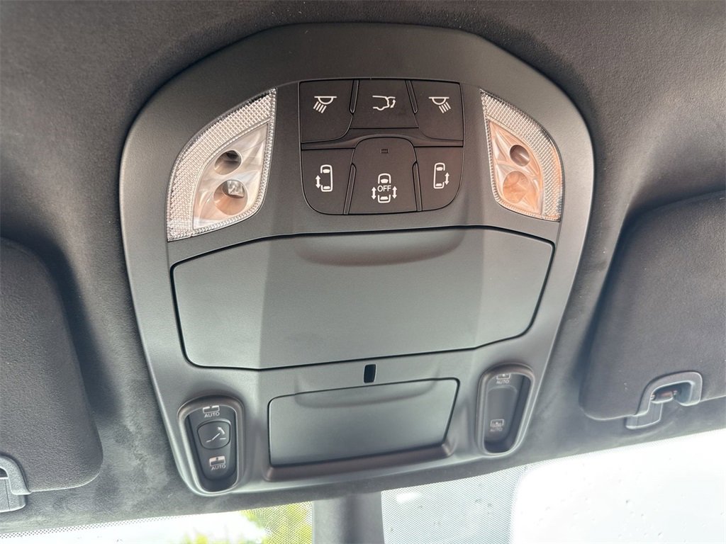 New 2025 Chrysler Pacifica Pinnacle image 17