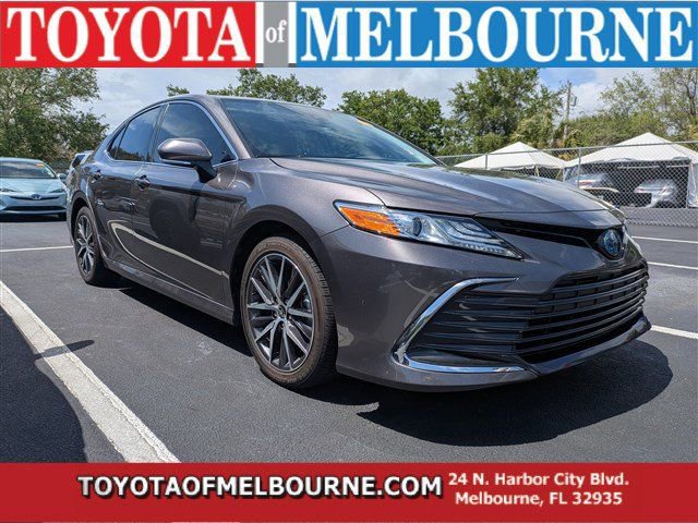 Used 2022 Toyota Camry XLE image 1