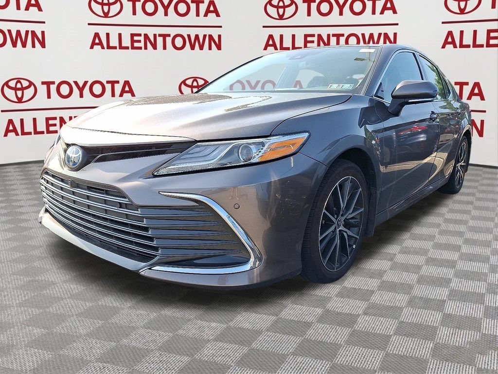 Used 2024 Toyota Camry XLE w/ Navigation Package FWD image 3