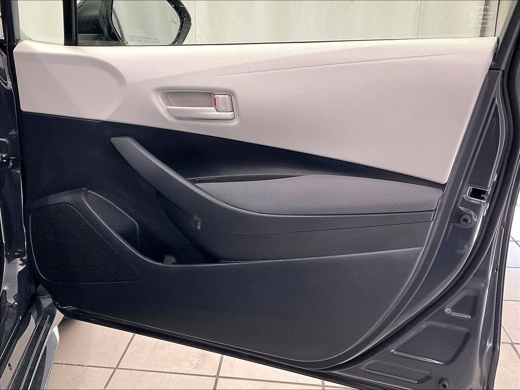 Used 2026 Toyota Corolla LE FWD image 12