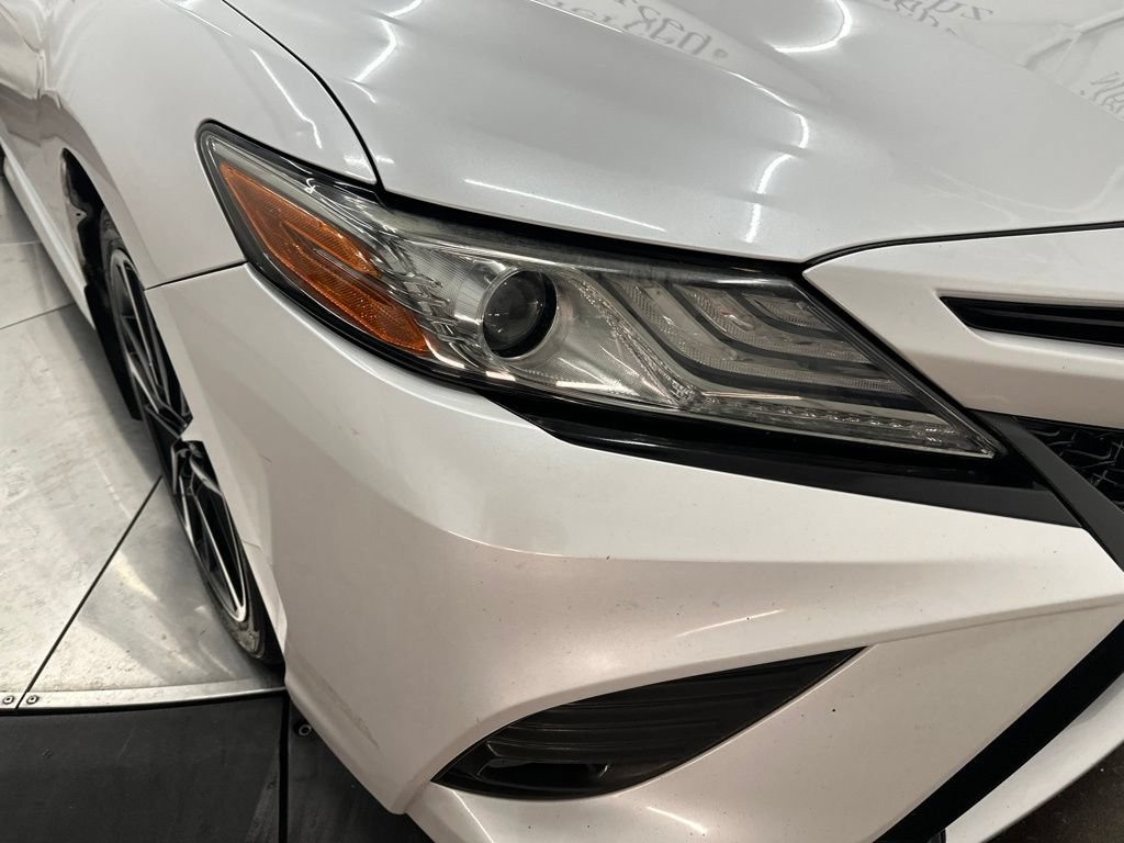 Used 2019 Toyota Camry XSE FWD image 11