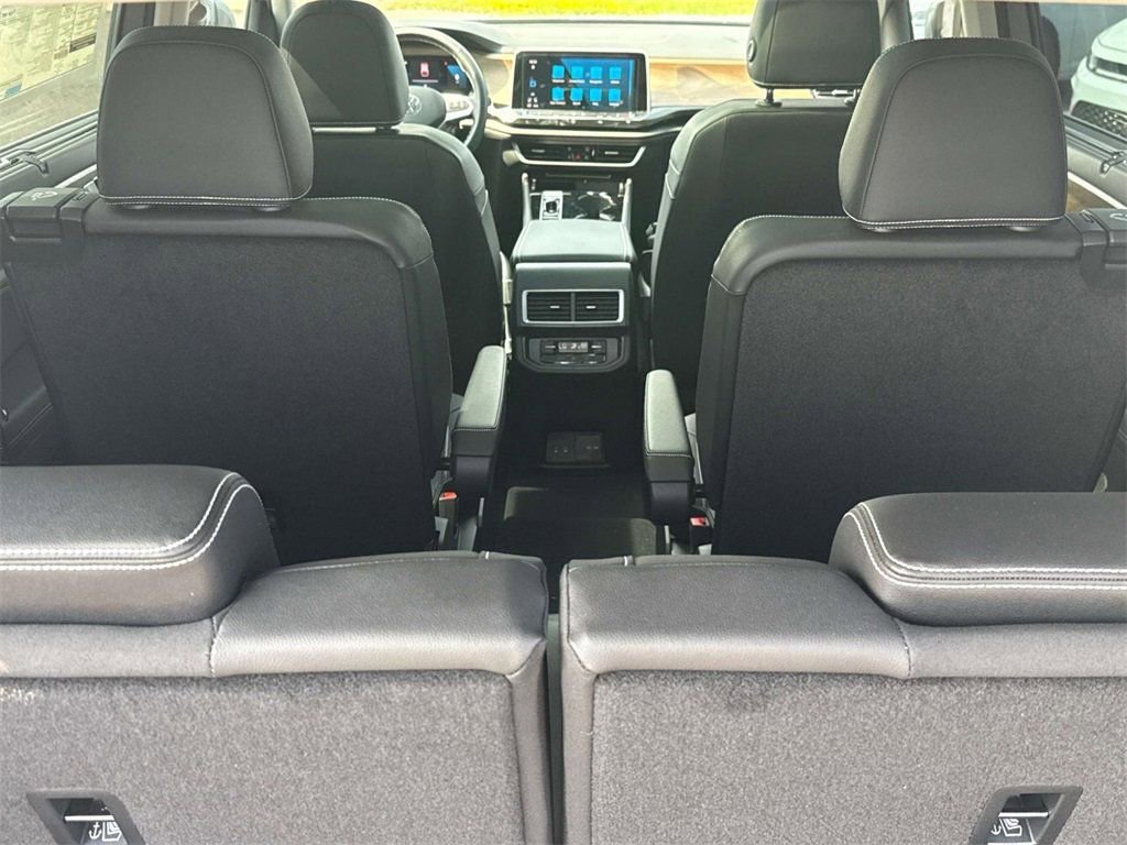 New 2025 Volkswagen Atlas SE image 23