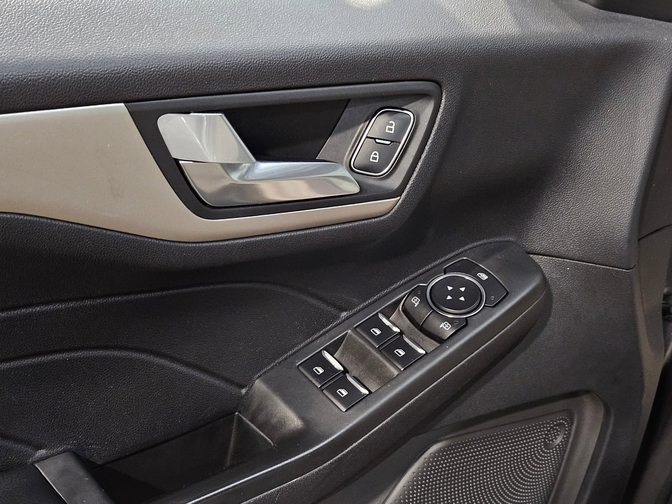 Used 2021 Ford Escape SEL image 21