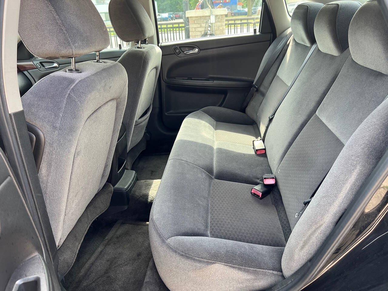 Used 2010 Chevrolet Impala LT FWD image 12